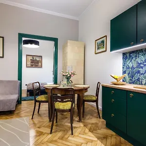 Tyzenhauz Lobzowska Street Apartment
